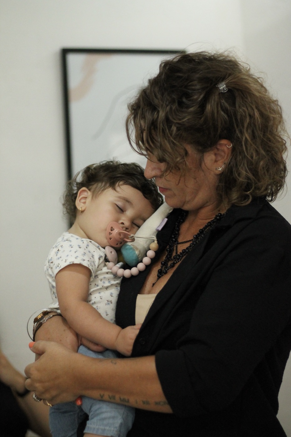 Nancy con la más pequeña de la familia
